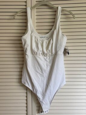 Abercrombie & Fitch Soft A&F Scoop Neck Bodysuit